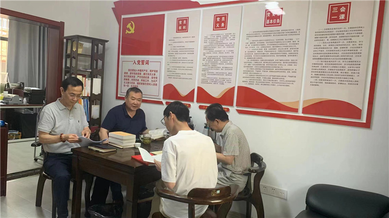 支部书记程小军组织党员学习《在学习贯彻新时代中国特色社会主义思想主题教育工作会议上的重要讲话精神》<